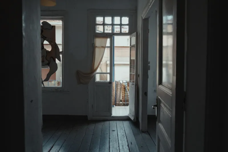 When Home Becomes the Haunted House: Understanding the Fear of Familiar Places